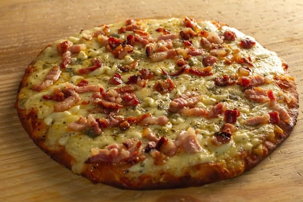 Pizza Cinco Queijos com Bacon