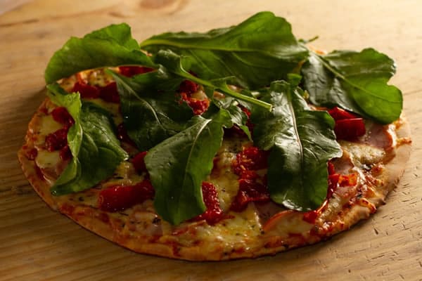 Pizza Tomate Seco com Rúcula